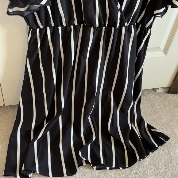 NWOT black and white striped dress SHEIN size 1XL - Picture 3 of 5